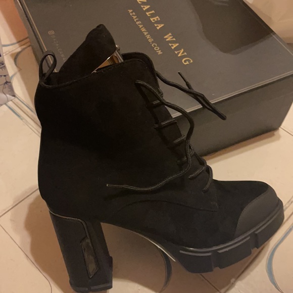 Beautiful black suede ankle boots by Azalea Wang - Picture 2 of 3